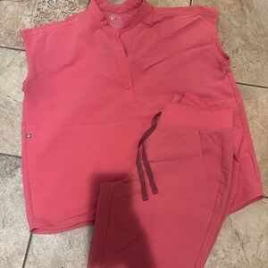 Figs Pink scrub set. Rafaela oversized top with Jogger pants. Good condition.